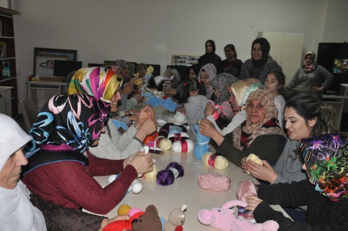 Kimsesiz &ccedil;ocuklar i&ccedil;in &ldquo;Bez Bebek" &uuml;retimi