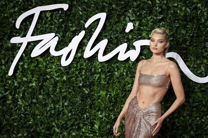 Elsa Hosk'ın karın kasları olay yarattı G2
