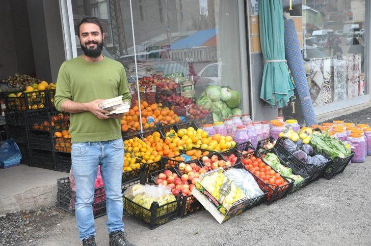 Manavcı genç kampanyayla 600 kitap topladı G4