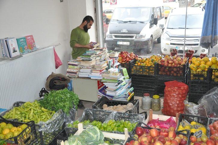 Manavcı genç kampanyayla 600 kitap topladı G5