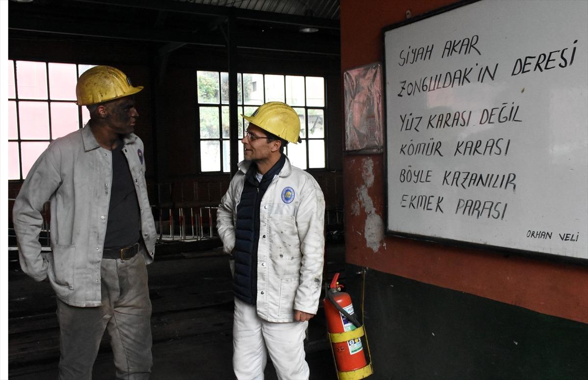 Baba oğul "karaelmas"ı g&uuml;n y&uuml;z&uuml;ne &ccedil;ıkarıyor