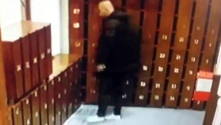 Camiye 'örümcek adam' gibi tırmandı! Sadaka kutusunu çaldı G1