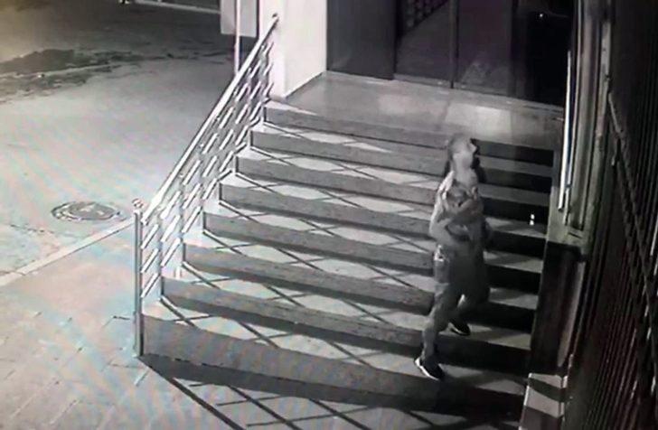 Camiye 'örümcek adam' gibi tırmandı! Sadaka kutusunu çaldı G4