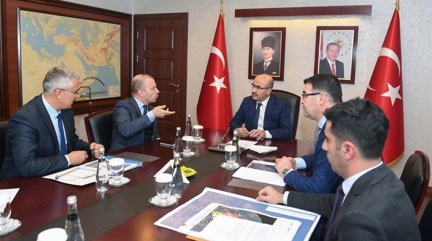 Vali Demirtaş: "Adana&rsquo;da &ouml;nemli projelere imza atıyoruz"