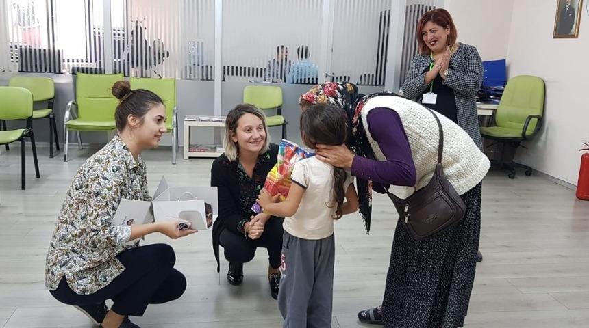 İzmit Belediyesinden minik Emine Nur&rsquo;a 5. yaş s&uuml;rprizi