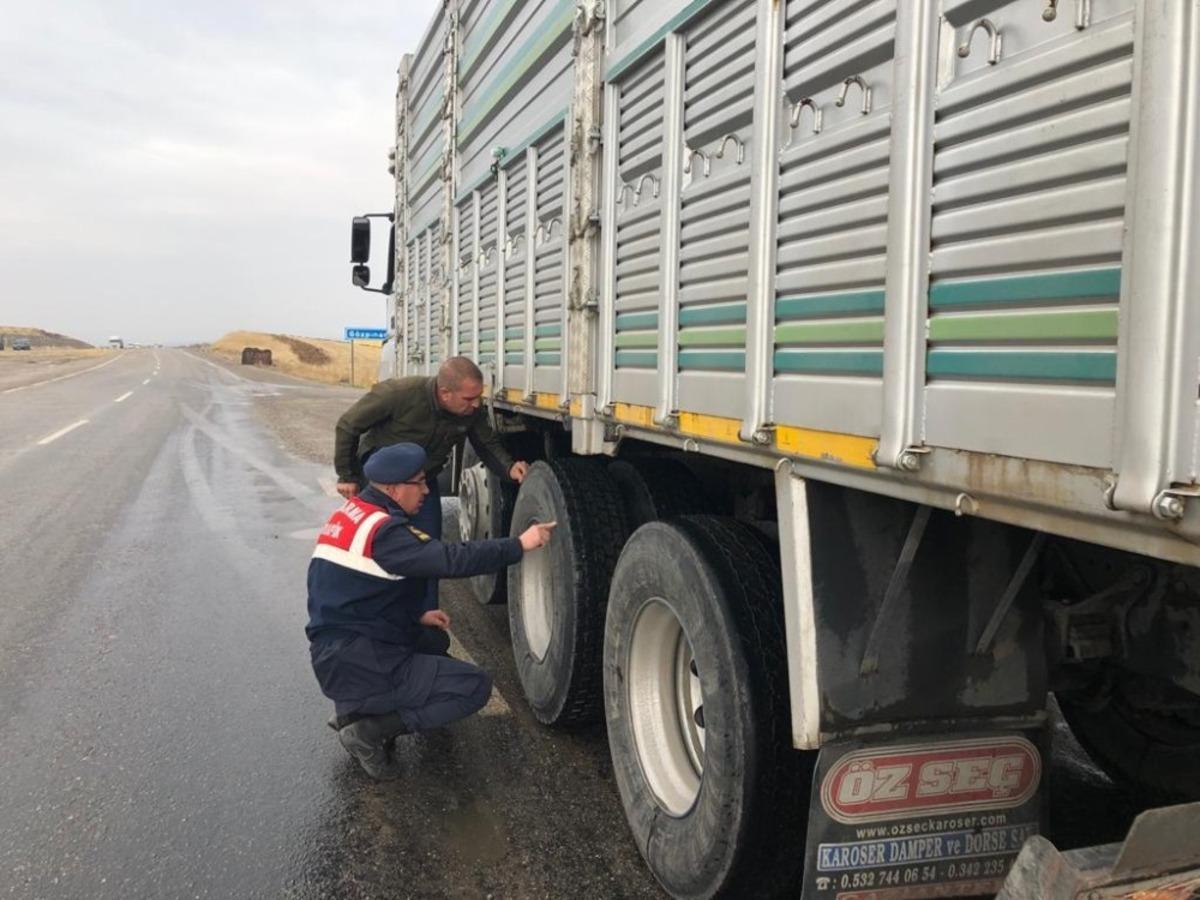 Jandarmadan kış lastiği uygulaması