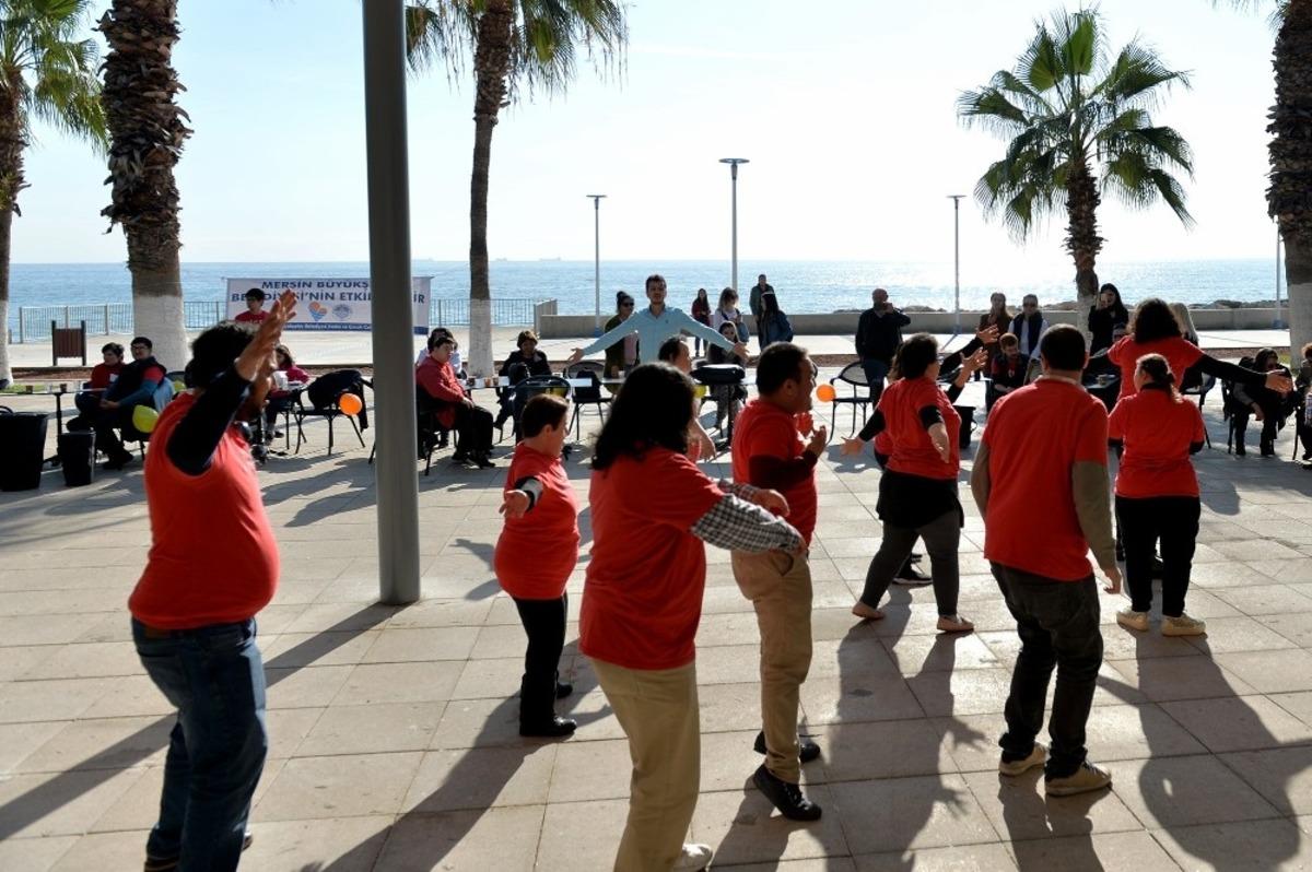 Engelliler, g&ouml;n&uuml;llerince eğlendiler