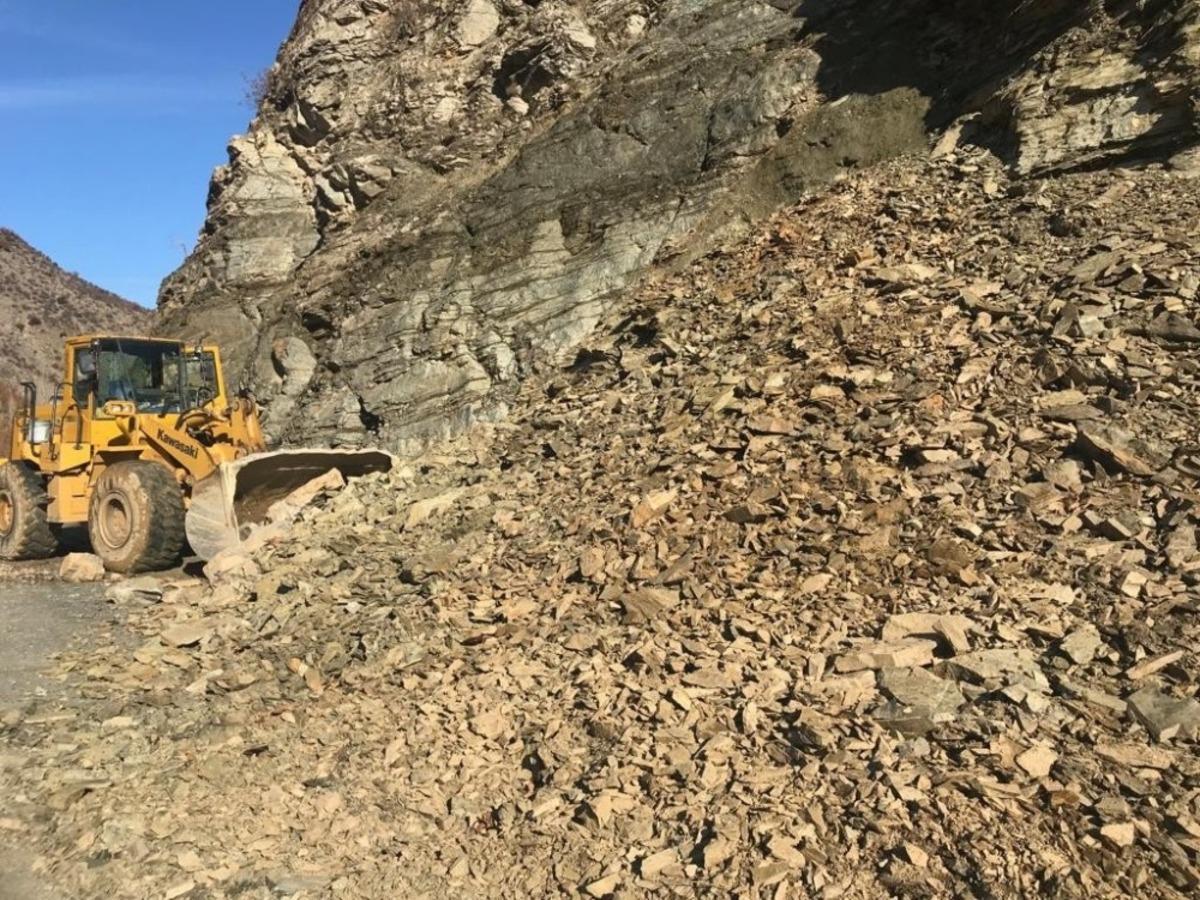 Sason&rsquo;da sağanak yağışlar heyelana yol a&ccedil;tı