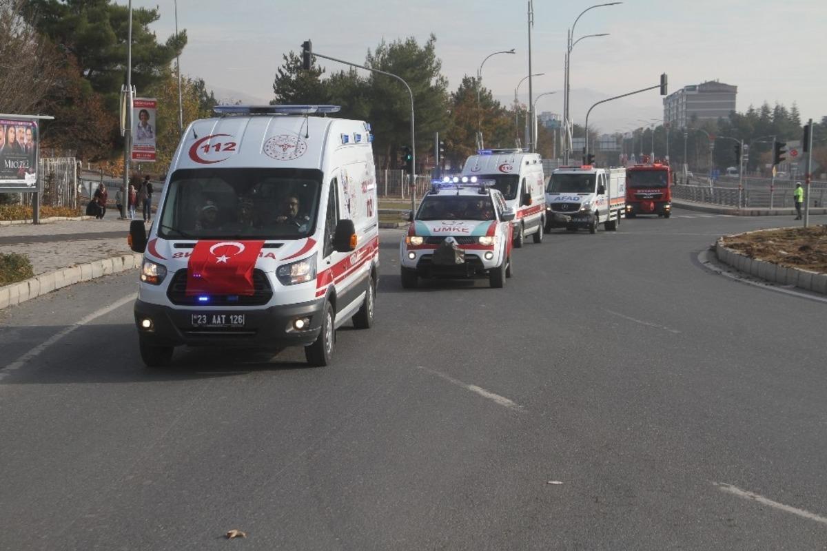 Acil Sağlık Hizmetlerinde yer alan ara&ccedil;larla kortej ge&ccedil;işi