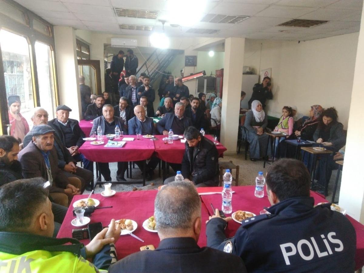 Sason&rsquo;da polis mahalleleri dolaşarak vatandaşların sorunlarını dinliyor