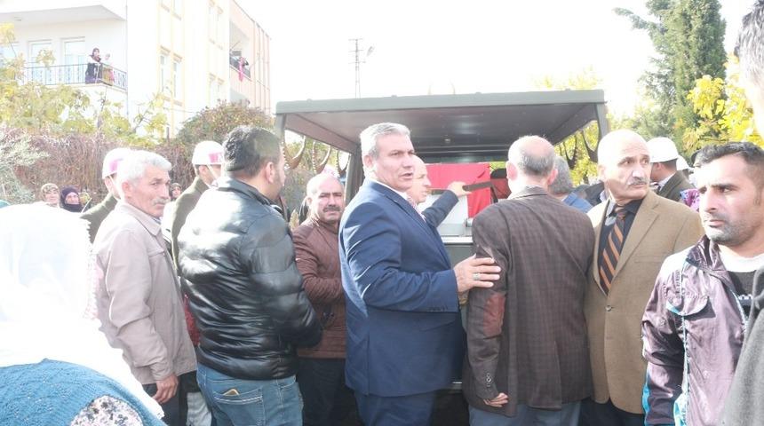 Adıyamanlı şehidin cenazesi helallik i&ccedil;in baba ocağına getirildi