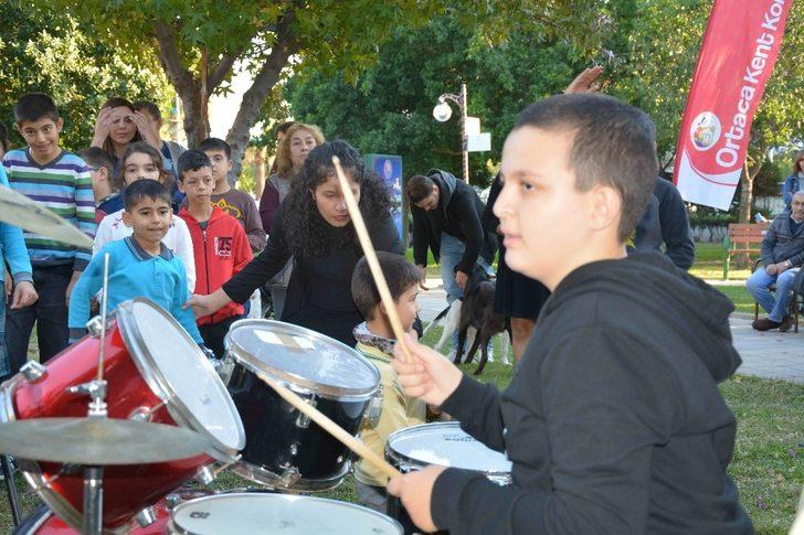 Otizmli Kemal Deniz sahne performansıyla büyüledi G4