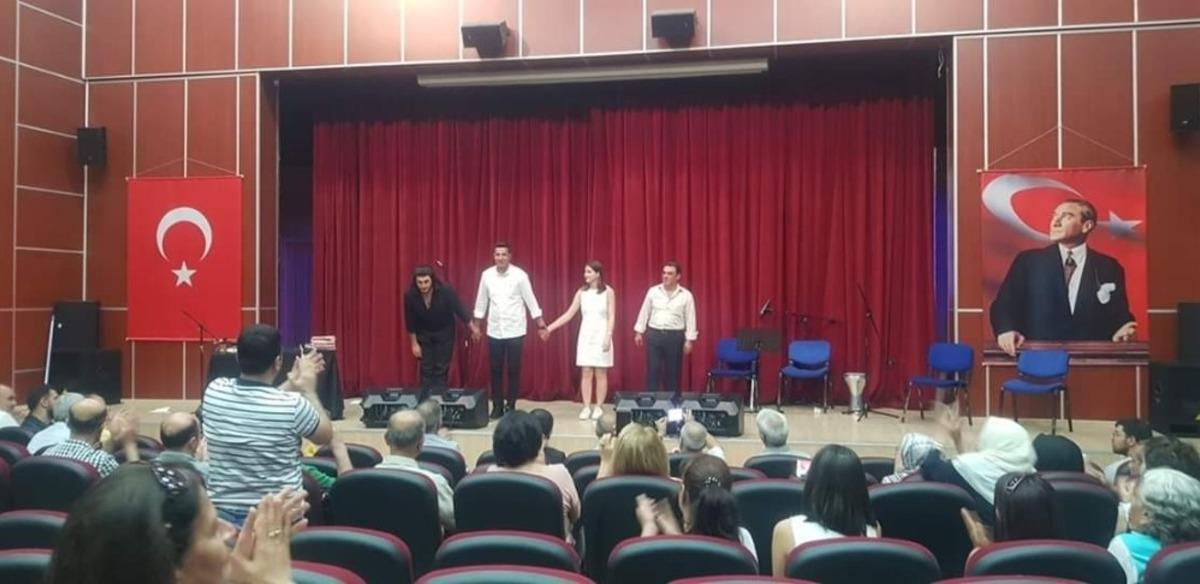 &Uuml;niversite &ouml;ğrencisinin kitabı ders konusu oldu