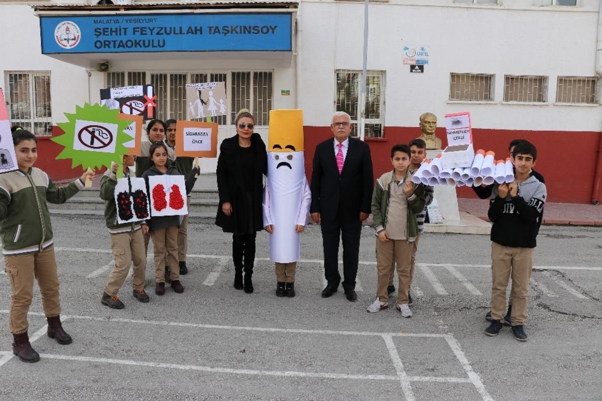 Tabutla sigaranın zararlarına dikkat &ccedil;ektiler