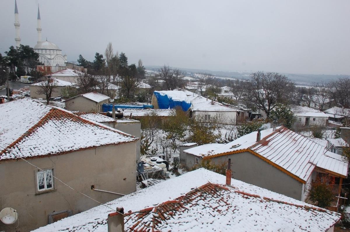 Keşan&rsquo;da mevsimin ilk karı d&uuml;şt&uuml;