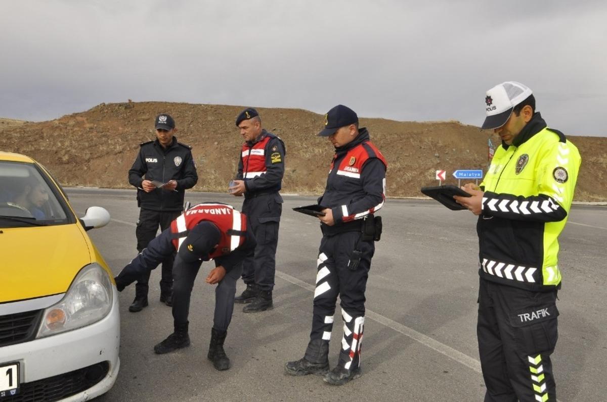 Arguvan&rsquo;da kış lastiği denetimi