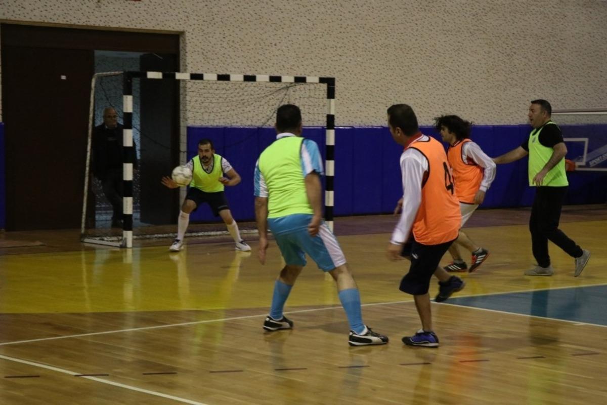 Polisler engellilerle ma&ccedil; yaptı