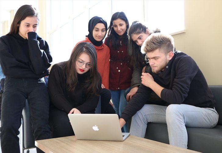 ASÜ İletişim Fakültesi öğrencileri AA'nın "Yılın Fotoğrafları" oylamasına katıldı G1