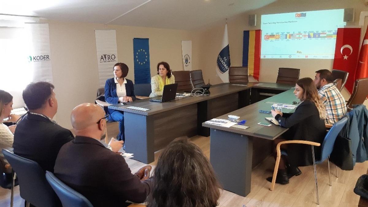 Şehir Eleştirme projesinin son toplantısı Kuşadası&rsquo;nda yapıldı