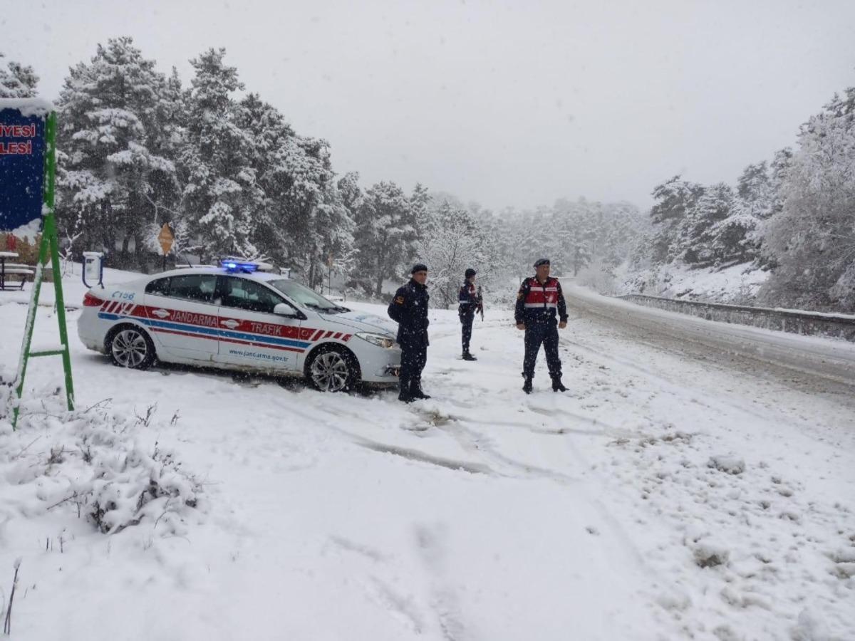 Kar yağışı Sarıcakaya yolunda etkili