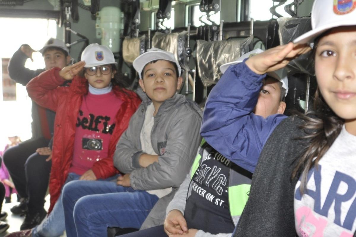 Nizip jandarmasından &ouml;ğrenciler ve engellilere Gaziantep gezisi