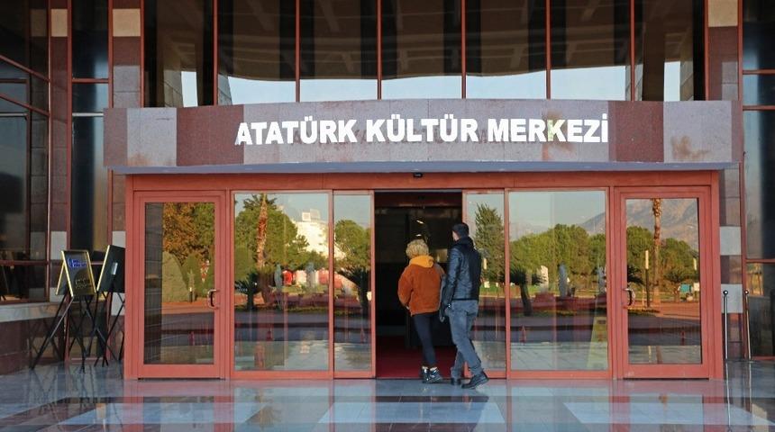 AKM&rsquo;ye Atat&uuml;rk K&uuml;lt&uuml;r Merkezi tabelası asıldı