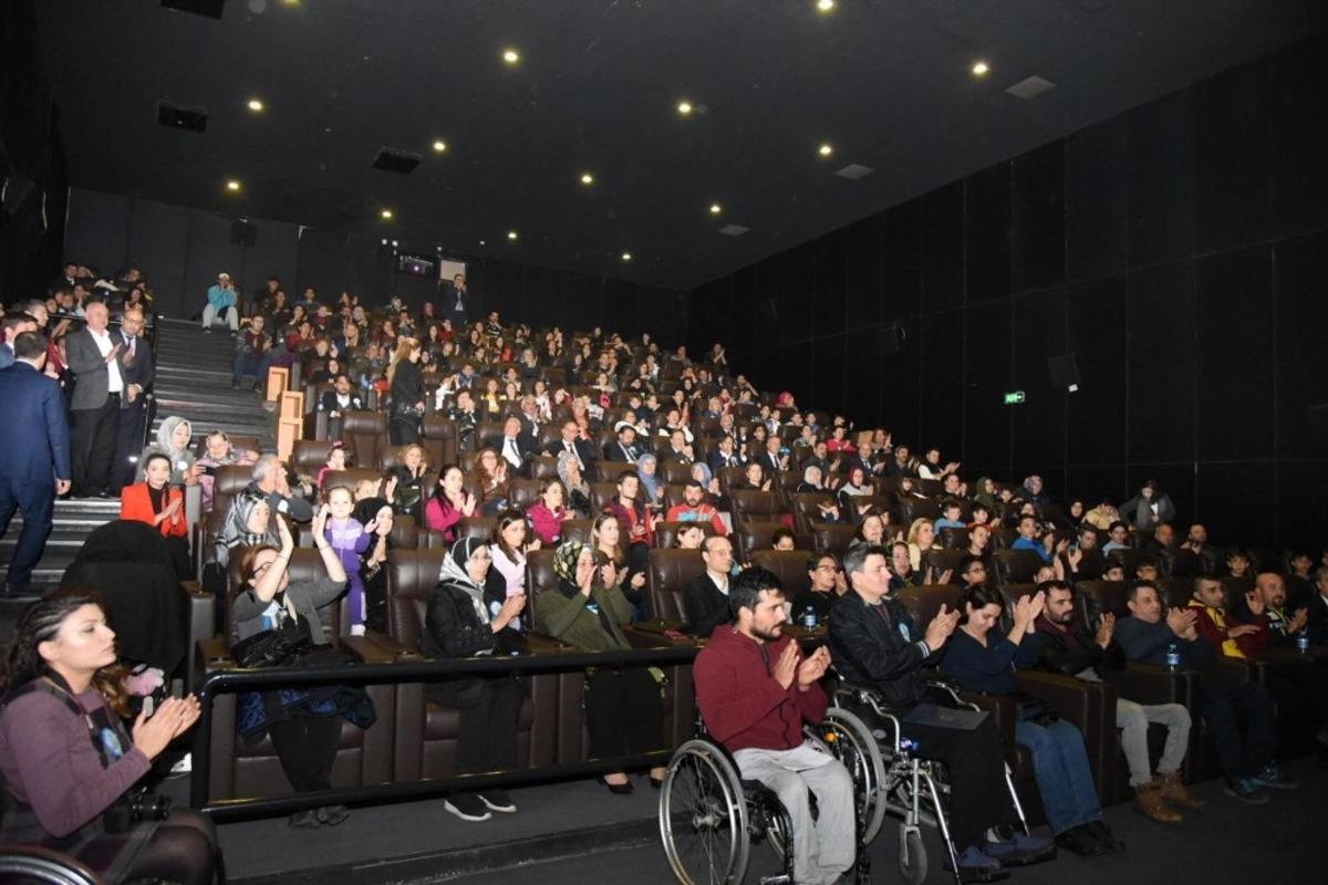 &lsquo;Engeller Sevgiyle Aşılır&rsquo; film g&ouml;sterimi yapıldı