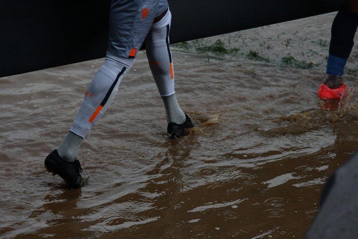 Ziraat Türkiye Kupası: Hekimoğlu Trabzon FK: 0 - Medipol Başakşehir: 1 (İlk yarı) G4