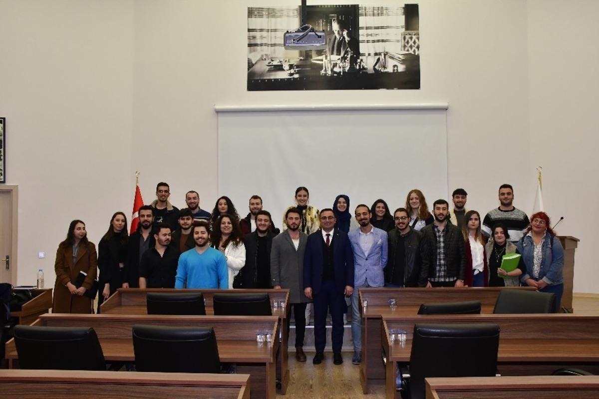 Biga Belediye Meclisi toplantısına gen&ccedil;ler damga vurdu