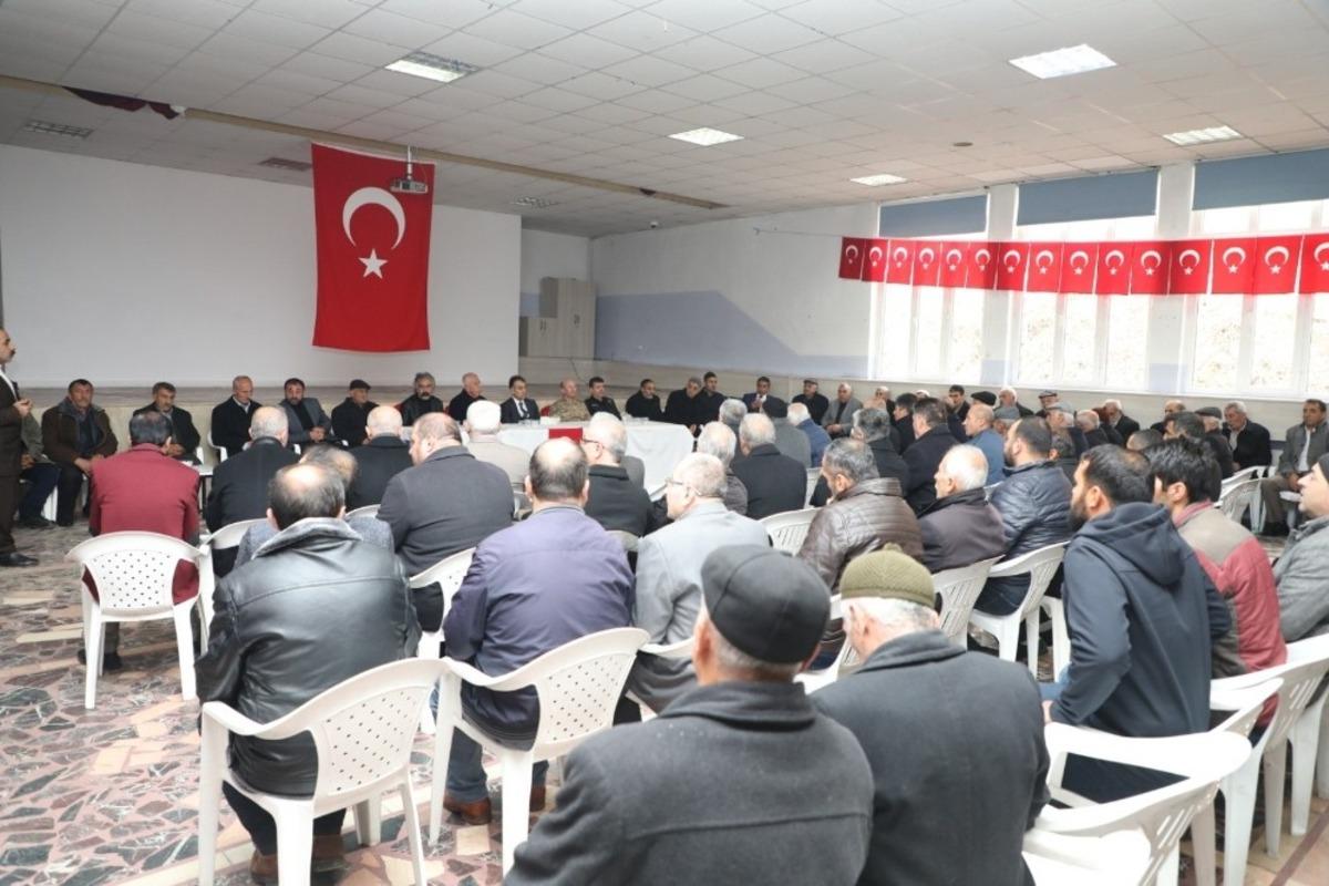 Vali Oktay &Ccedil;ağatay, Şehit Alpaslan Kurt&rsquo;un ailesine taziyede bulundu