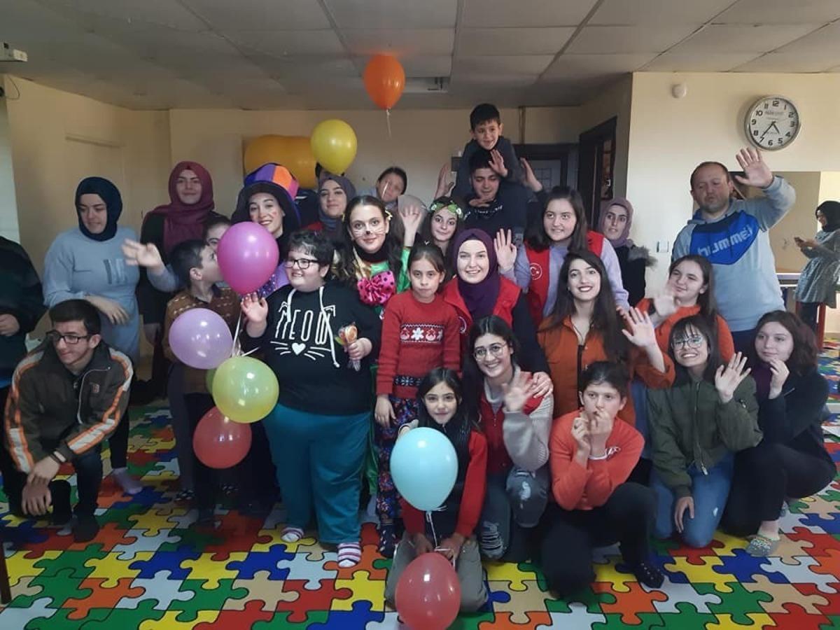 &Ouml;zel &ouml;ğrencilerle &rsquo;Mutlu &Ccedil;arşamba&rsquo; etkinliği