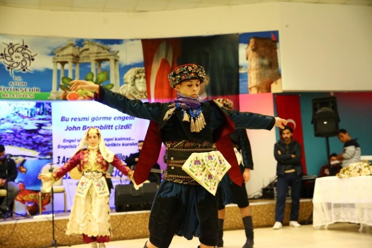 Engelliler dayanışma gecesinde bir araya geldi