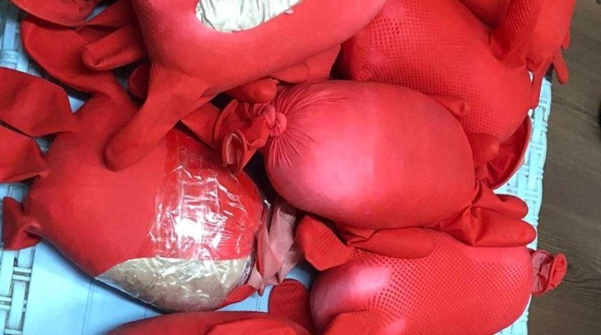 Bitlis&rsquo;te bir şahsın &uuml;zerine gizlenmiş 5 kilo 616 gram eroin ele ge&ccedil;irildi