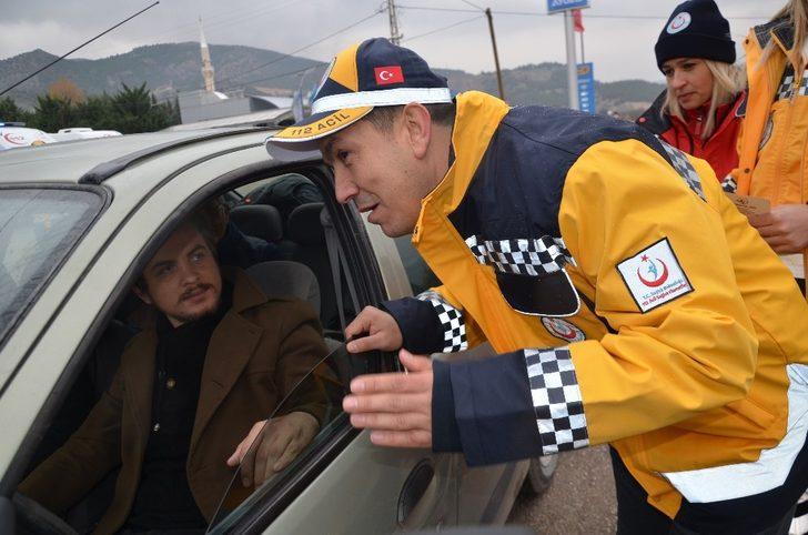 Polisler durdurdu, sağlıkçılar bilgilendirdi G2