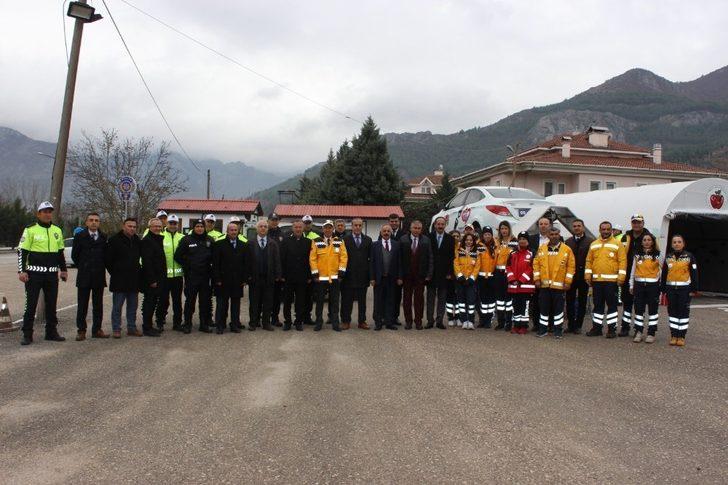 Polisler durdurdu, sağlıkçılar bilgilendirdi G5