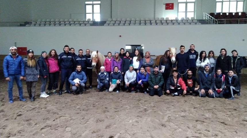 NEV&Uuml;&rsquo;de &lsquo;Engelli Bireylere &Ouml;zg&uuml; At Destekli Aktiviteler&rsquo; konusunda eğitim projesi