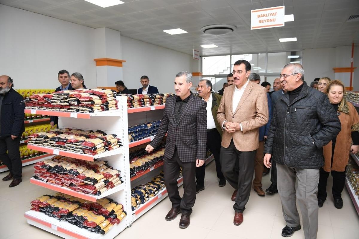 &Ccedil;ınar, milletvekili T&uuml;fenk&ccedil;i&rsquo;yi doğal &uuml;r&uuml;nler pazarı-emanet &ccedil;arşısında ağırladı