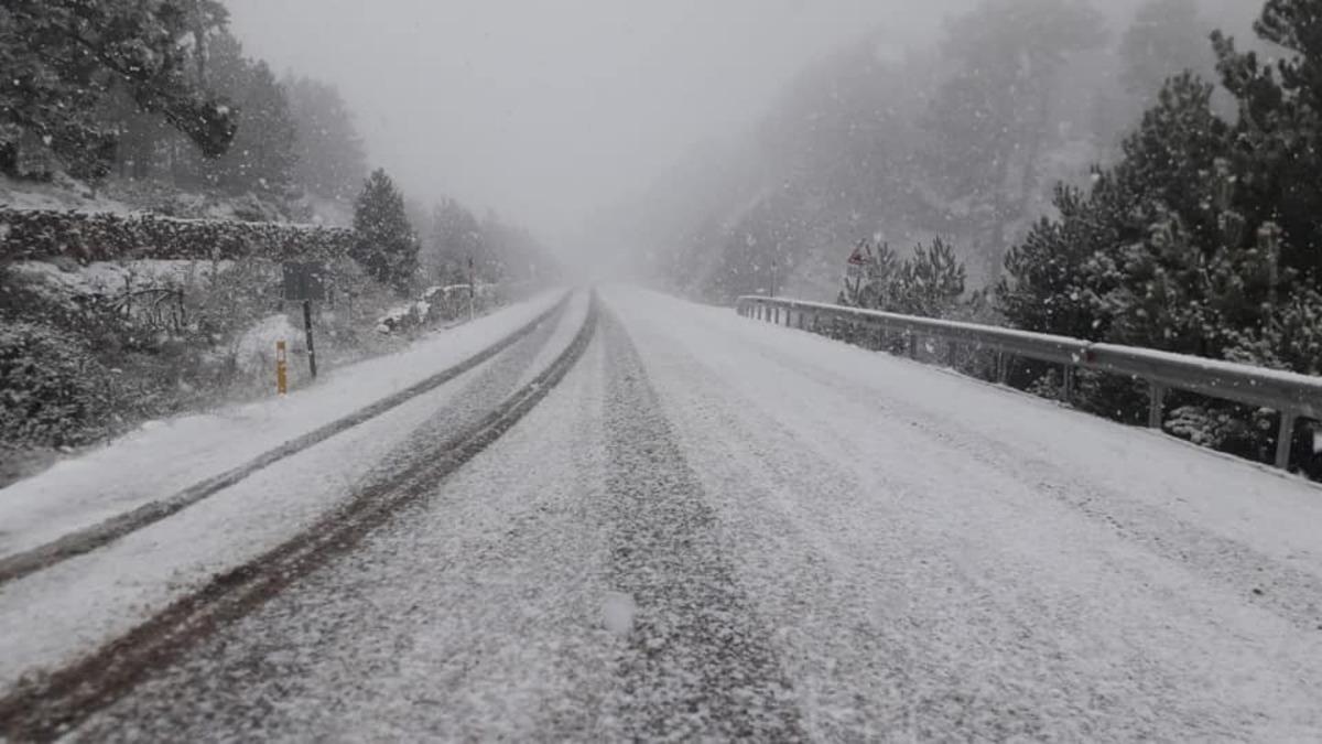 Manisa&rsquo;ya mevsimin ilk karı d&uuml;şt&uuml;
