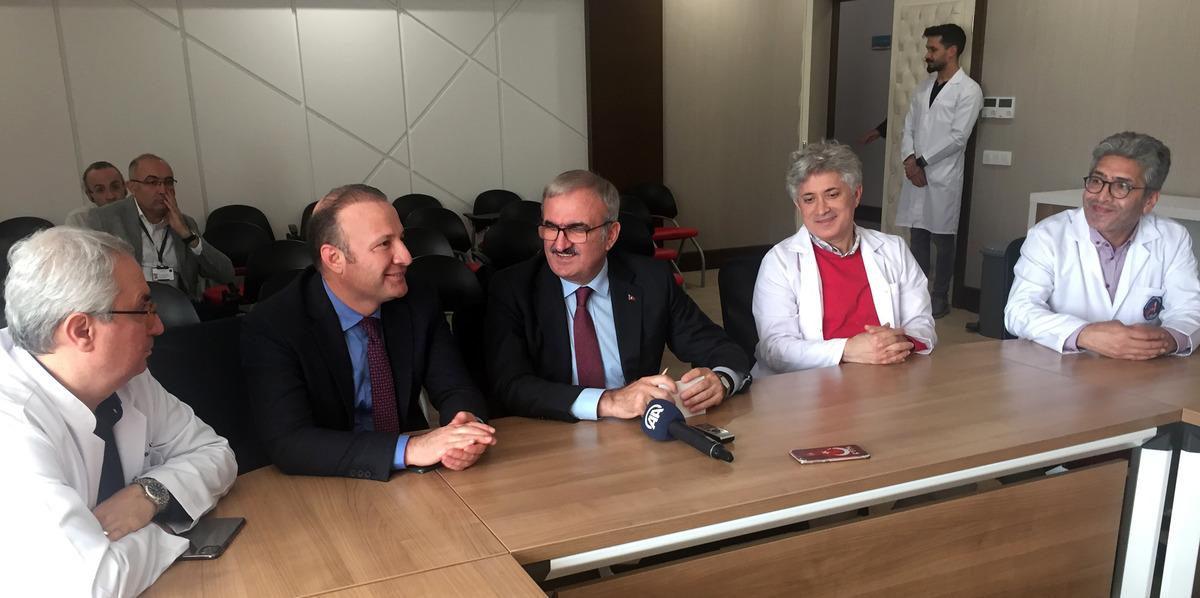 Validen &ccedil;ift kol nakilli Yusuf'a ziyaret