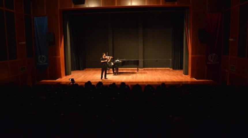 Konservatuvar &ouml;ğrencilerinden keman ve piyano resitali