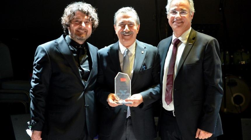 Başkan Ata&ccedil;&rsquo;a meslekte 50&rsquo;nci yıl plaketi