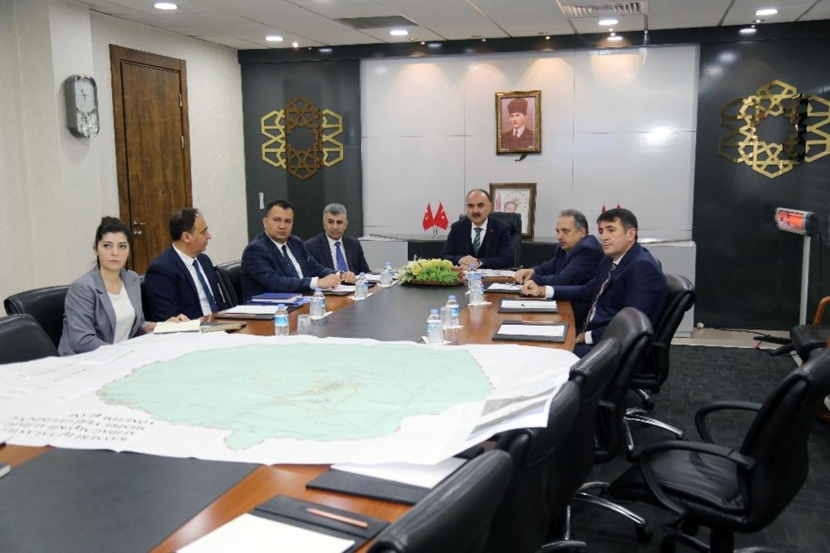 Talas Belediyesi&rsquo;nden Vali G&uuml;naydın&rsquo;a sunum