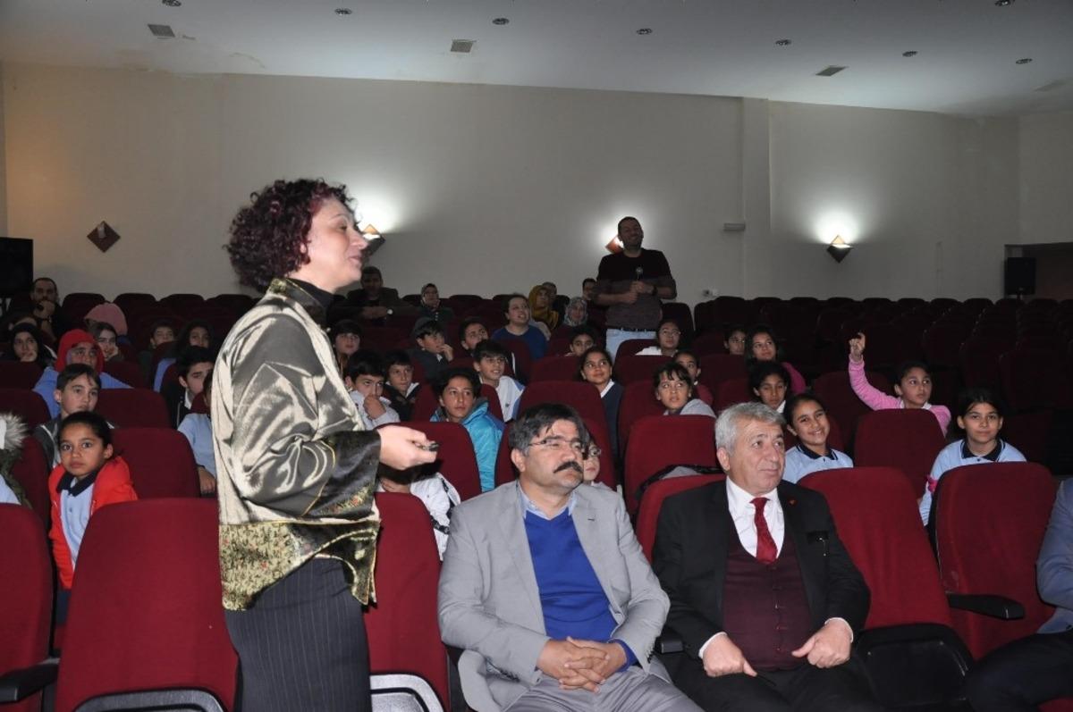 &Ccedil;eşme&rsquo;de &Ccedil;in k&uuml;lt&uuml;r&uuml; anlatıldı