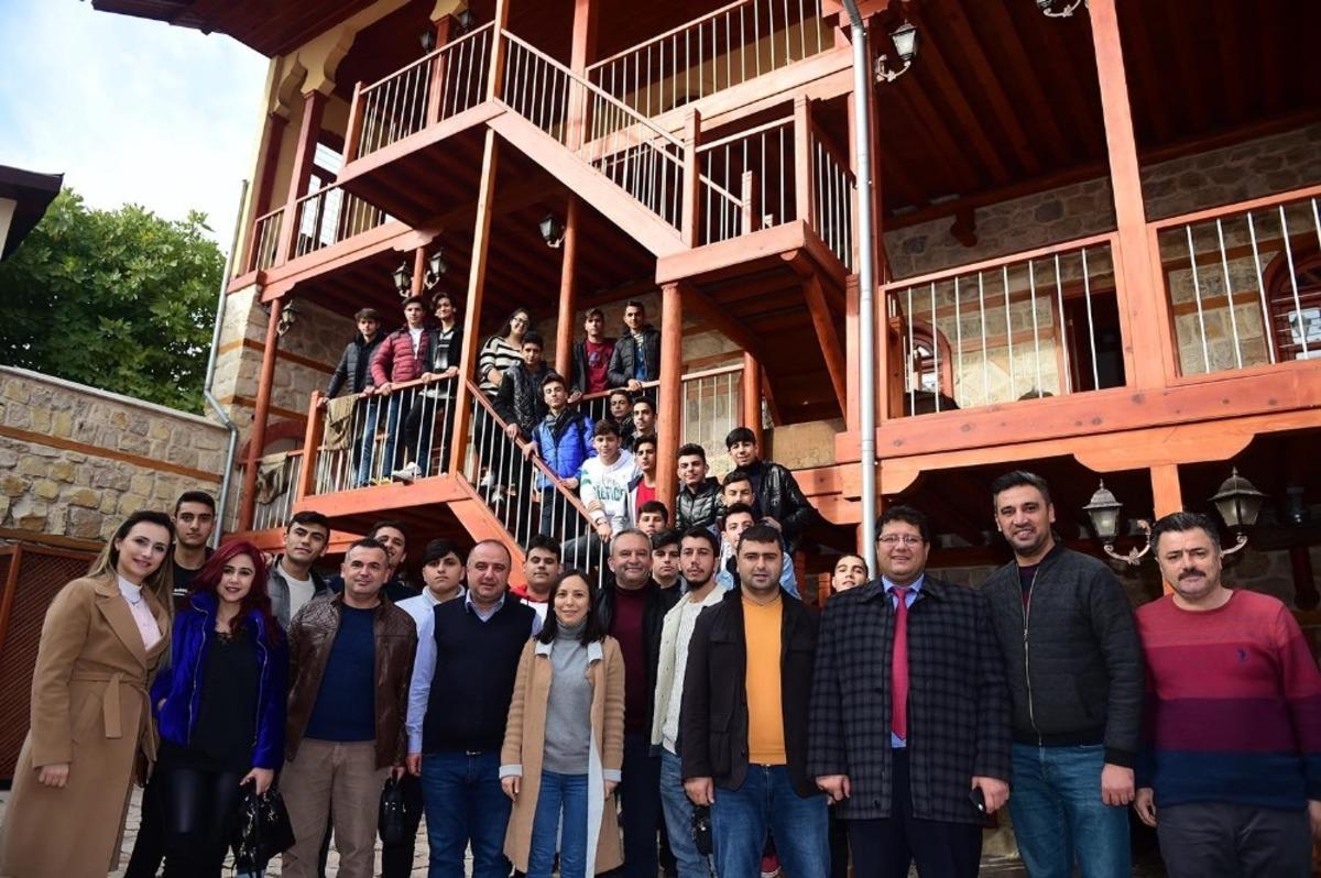 Şef adayları Maraş lezzetlerini &ouml;ğreniyor