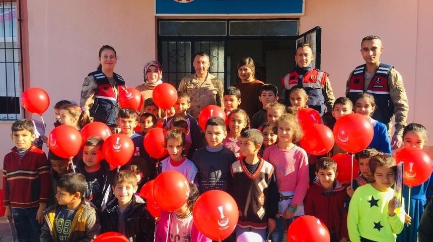 Jandarma kadına şiddetin &ouml;nlenmesi anlattı