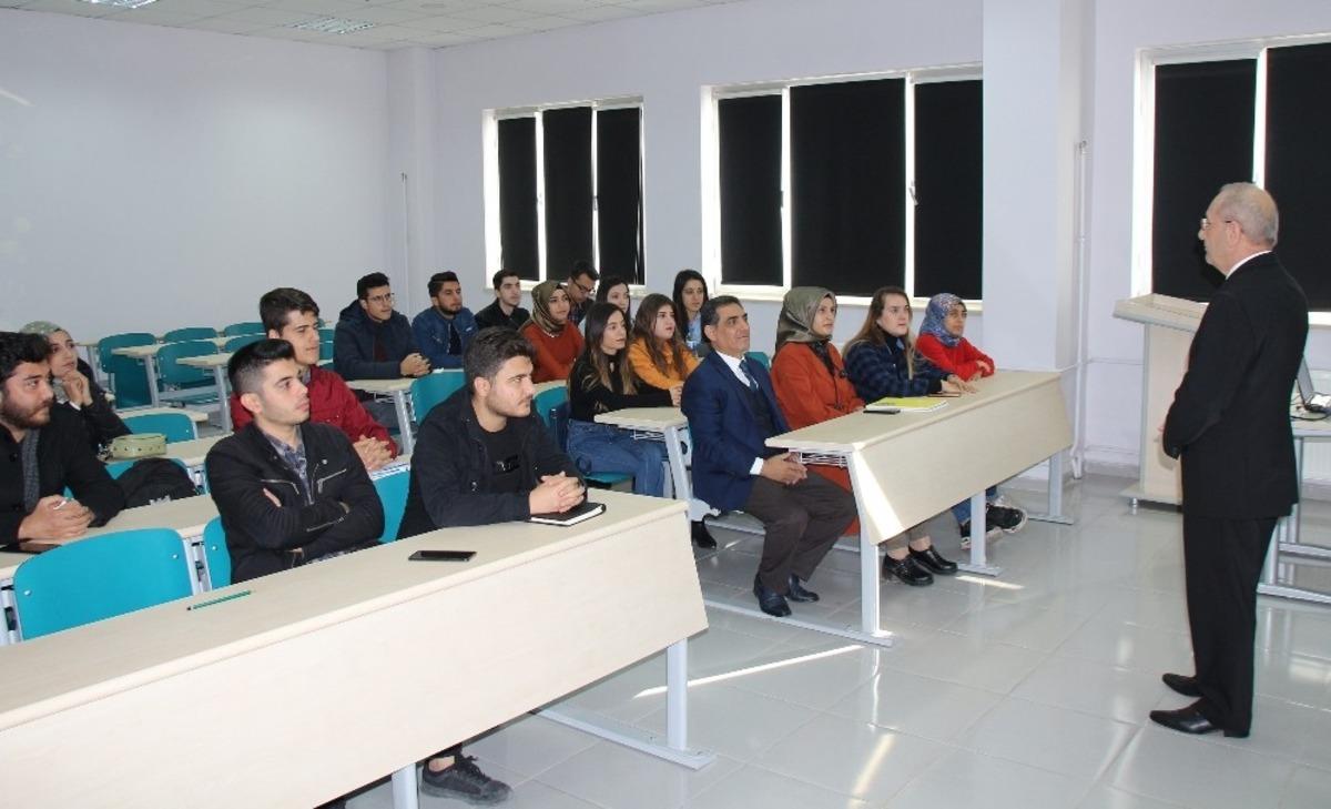 Defterdar Zekeriya Keleş İİBF&rsquo;de &ouml;ğrencilerle bir araya geldi