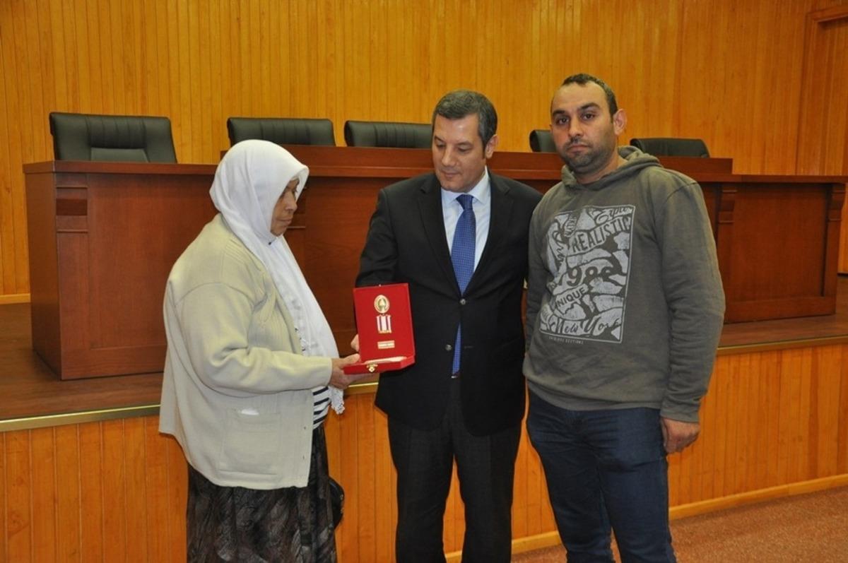 D&ouml;rtyol&rsquo;da, Kıbrıs gazilerine madalya ve beratları tevdi edildi