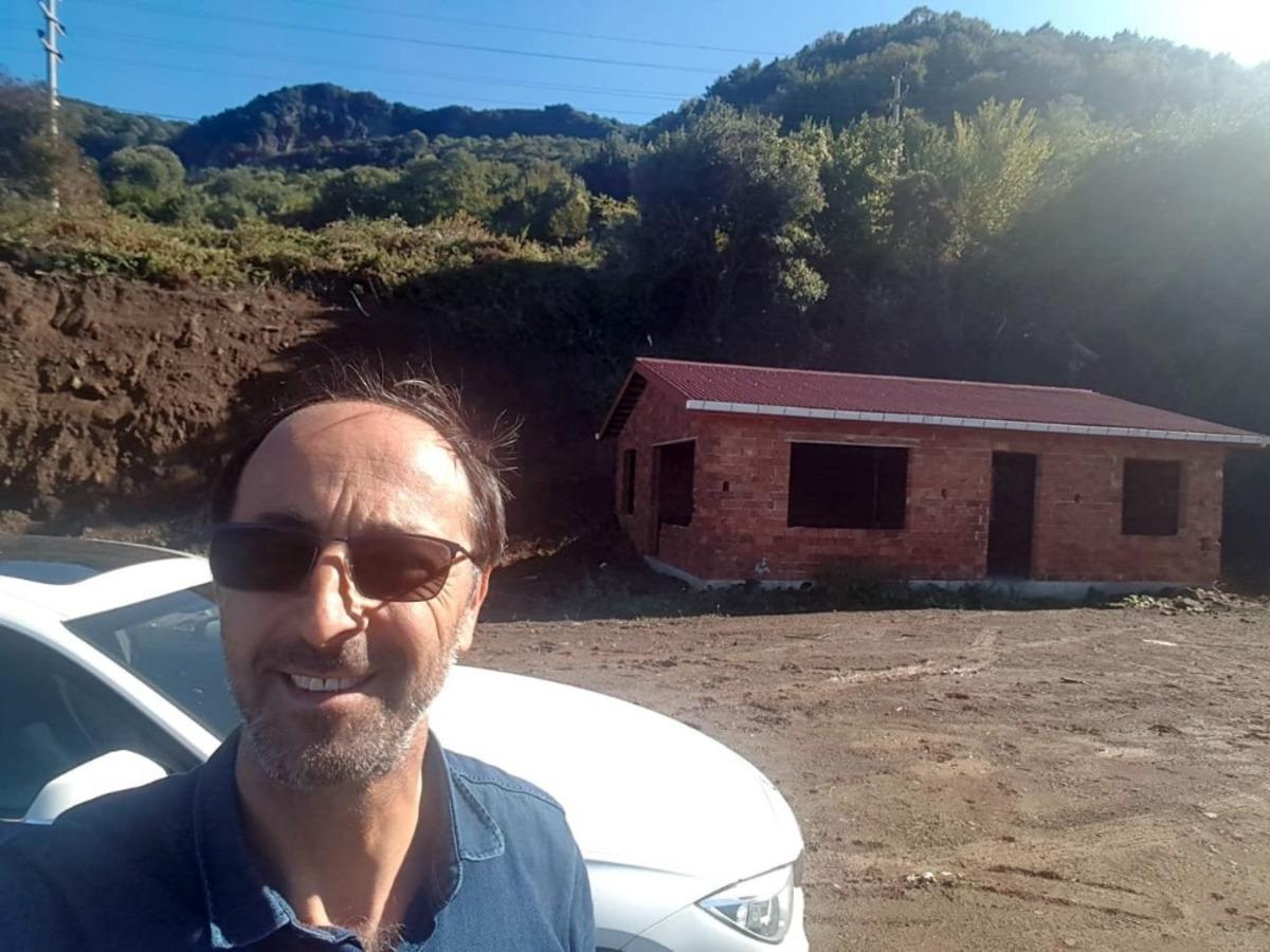 İş adamından belediye başkanına afiş tepkisi