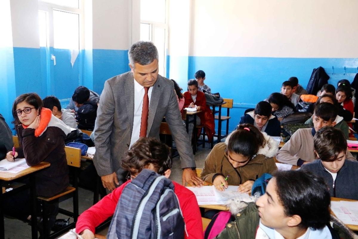 Taş&ccedil;ıer&rsquo;den &ouml;ğrencilere jest