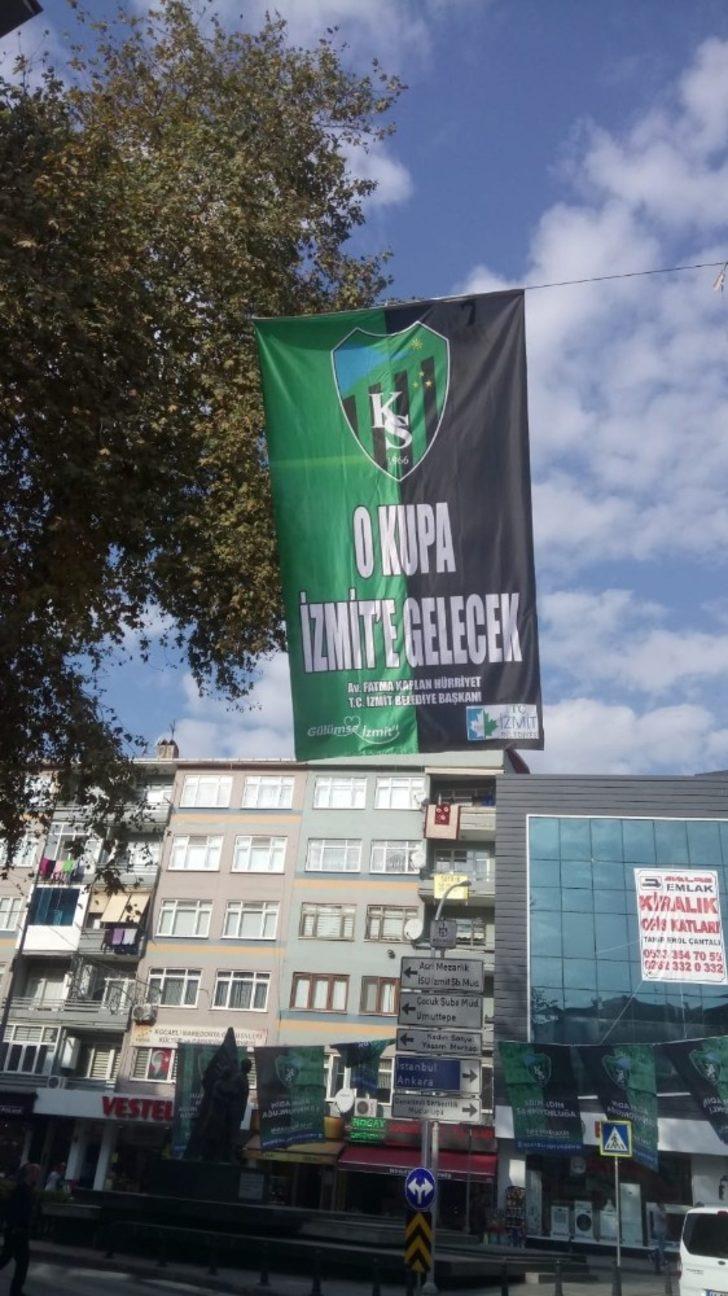 İzmit’in dört bir yanına “O kupa İzmit’e gelecek” pankartları asıldı G2